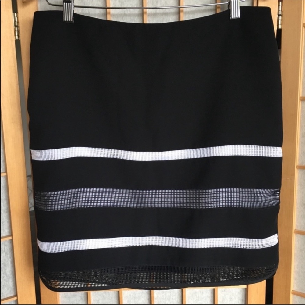 WHBM Black & White Skirt SZ 8 - Picture 2 of 8